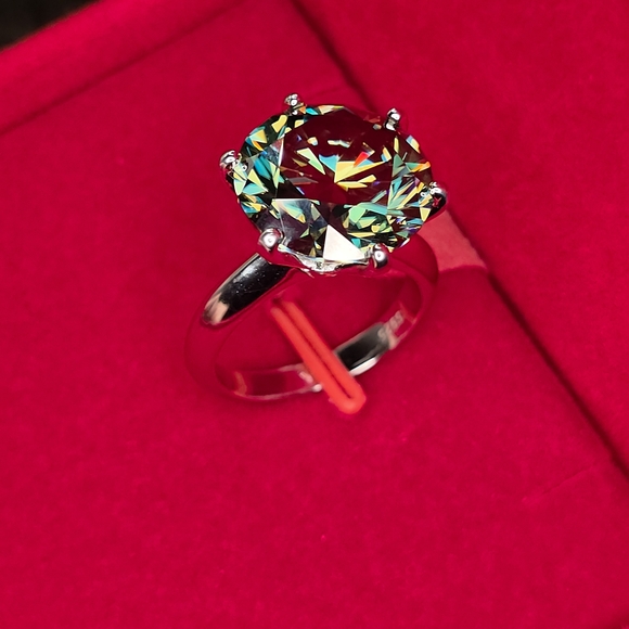 10 Carat Green Moissanite Diamond. 925 Sterling Silver Ring. Platinum Plated. - Picture 11 of 13